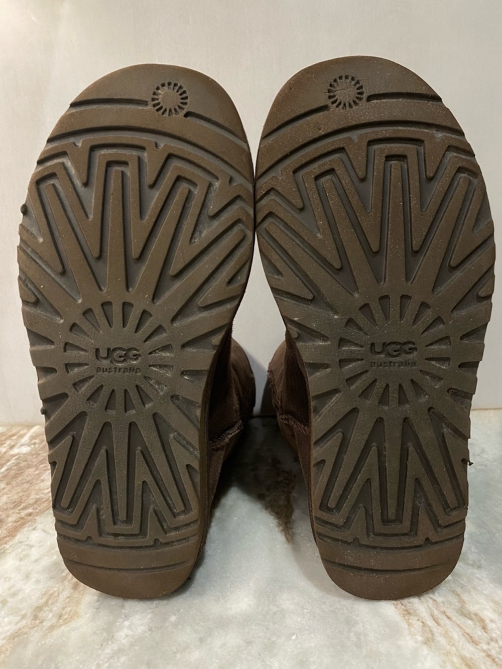UGG Classic Short Chocolate Brown Boots Sz 8 - Picture 6 of 11